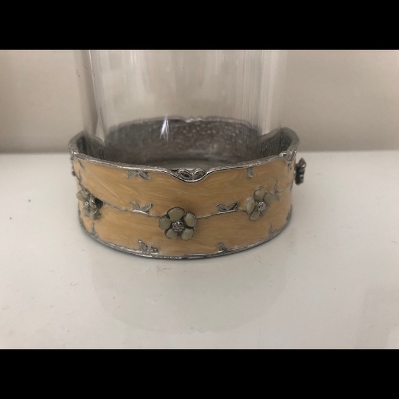 Mike+Ally Toothbrush Holder w/metall/enamel base - Picture 2 of 12